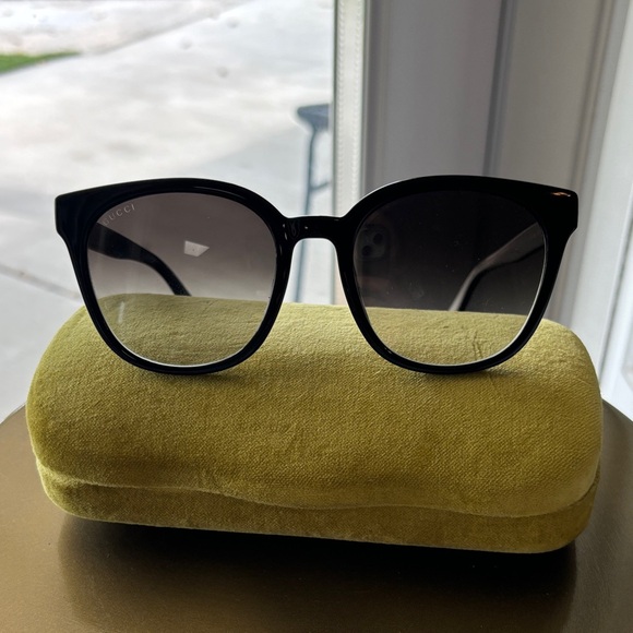 Gucci Black Oversized Round Sunglasses with Gradient Lenses main image 4